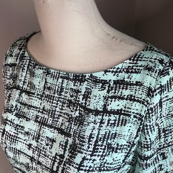 Banana‎ Republic Abstract Print Short Sleeve Blouse Mint Green Black Pattern S - Picture 2 of 6